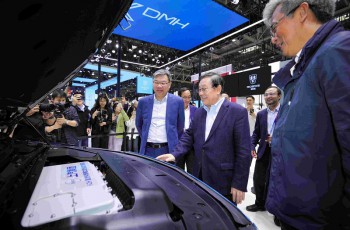 万钢点赞！全球首款“氢燃料增程汽车”iMAX8 展荣威自主品牌“国家队”实力